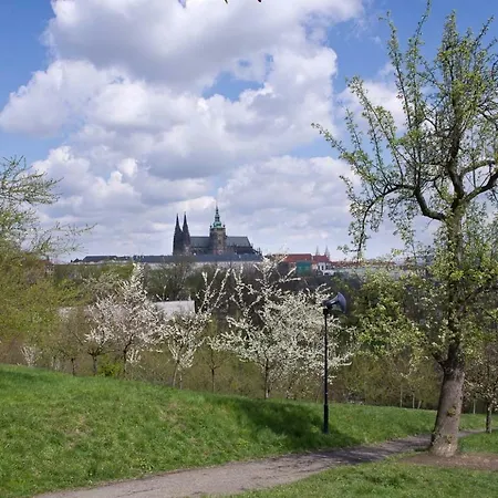 Apartments In Mala Strana - 10 Minutes From Charles Bridge Prague