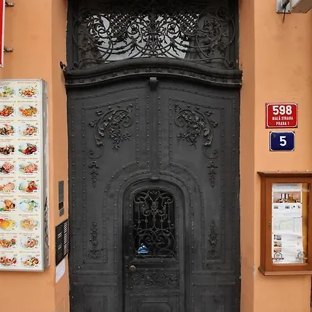 Apartments In Mala Strana - 10 Minutes From Charles Bridge Apartment