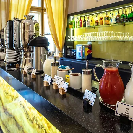 Hotel Ea Embassy 4*