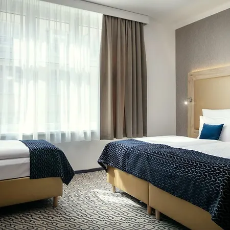Astoria Hotel 4*