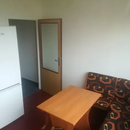 Km House Cerny Most Хостел Прага