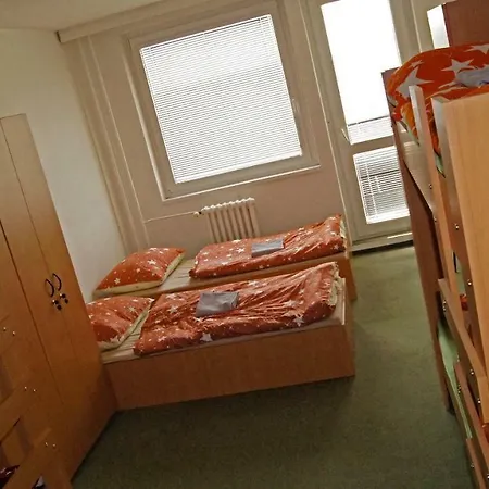 Km House Cerny Most Хостел *