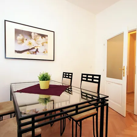 V Lesíčku Apartamento *