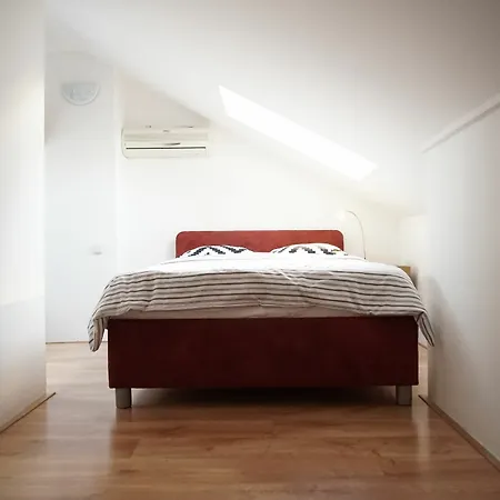 Attic Flat With Amazing Terrace Apartmán