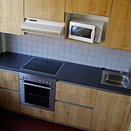 Km House Cerny Most Хостел