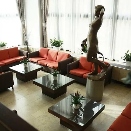 Krystal Hotel 3*