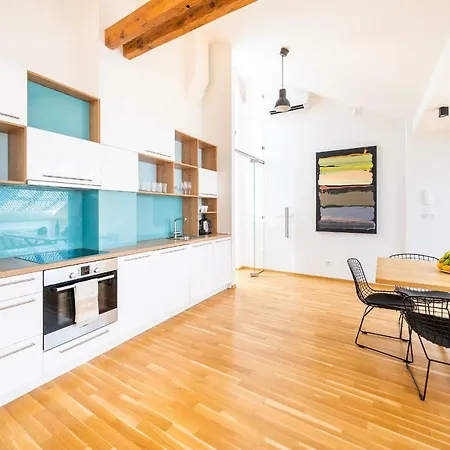 5br+3.5bt Wilson Apt. Apartment