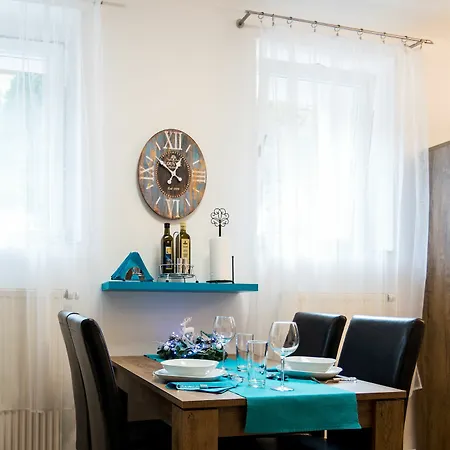 2 Bedroom Close To Castle