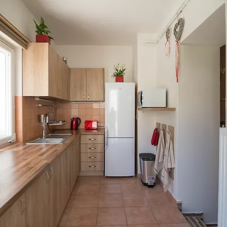 Apartment 2 Bedroom Close To Castle Prague