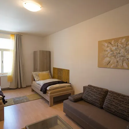 Apartment 2 Bedroom Close To Castle Prague