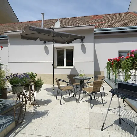 Apartment 2 Bedroom Close To Castle
