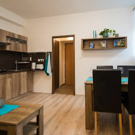 2 Bedroom Close To Castle * Prague
