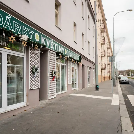2 Bedroom Close To Castle Prague