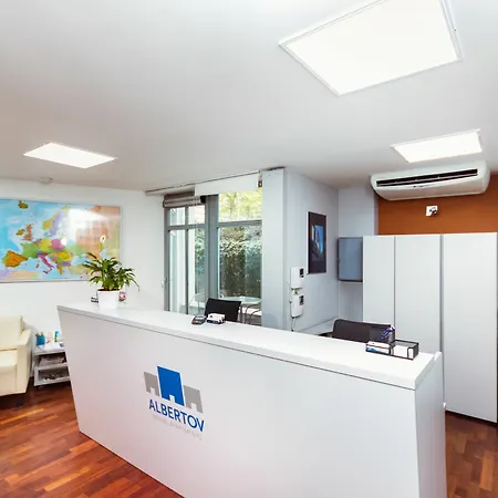 Albertov Apartahotel