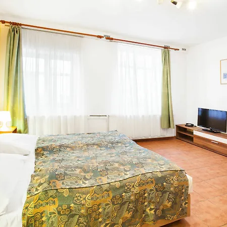Отель House Zizkov 3*
