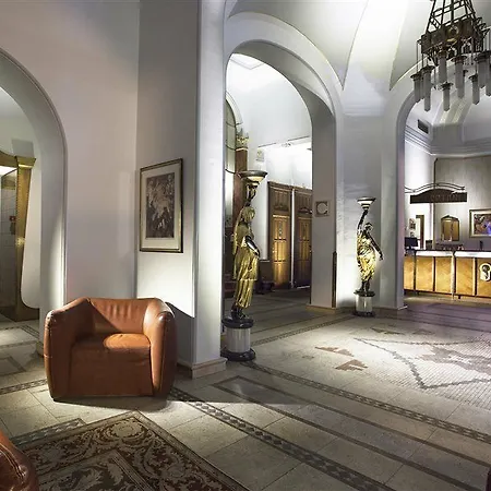 Paris Hotell 5*