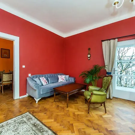 Apartment Nostalgia *
