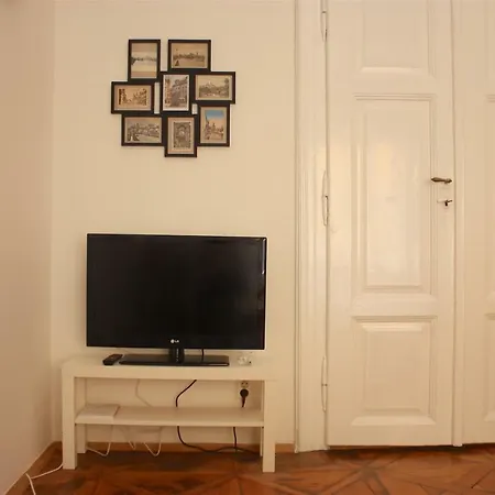 Spacious Charles Bridge Apt In The Heart Of * Prague