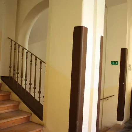 Apartment Spacious Charles Bridge Apt In The Heart Of Prague