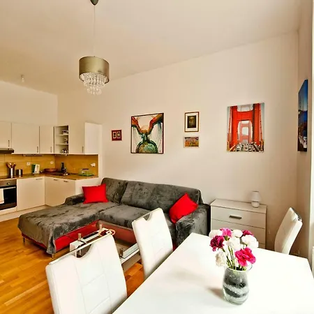 Center Of - Comfortable Home-like Apartment