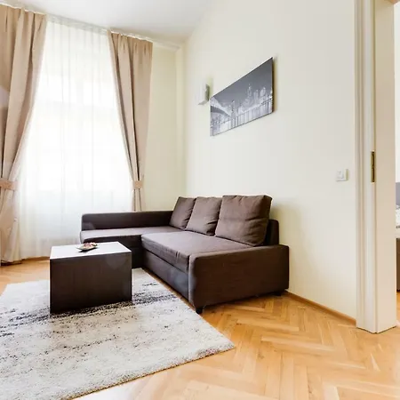 Apartment Halkova 5 *
