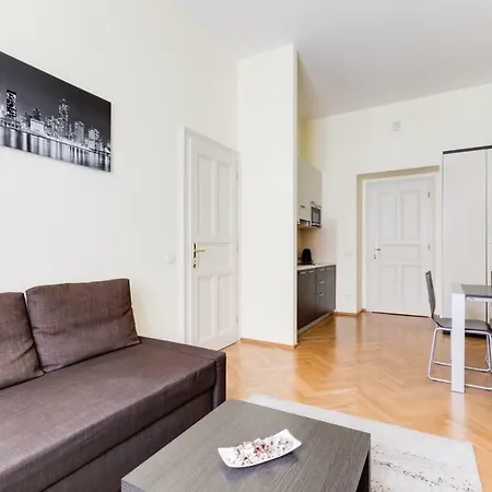 Apartment Halkova 5 *