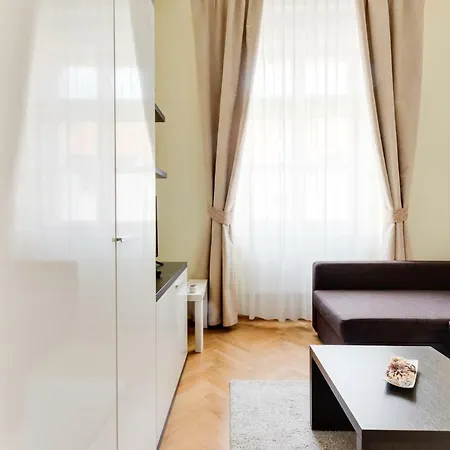 Halkova 5 Apartment *