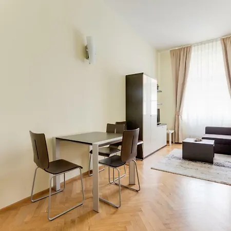 Halkova 5 * Prague