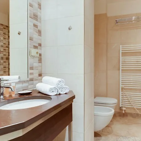 Halkova 5 * Prague