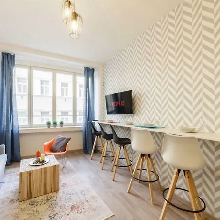 Crown Apartment