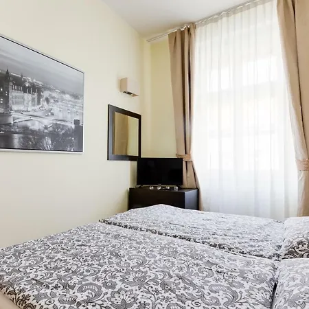 Halkova 5 *