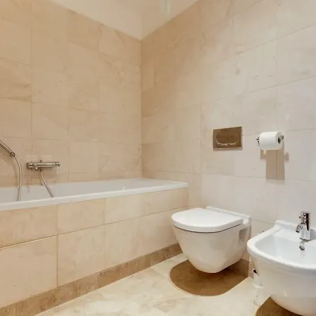 Halkova 5 * Prague