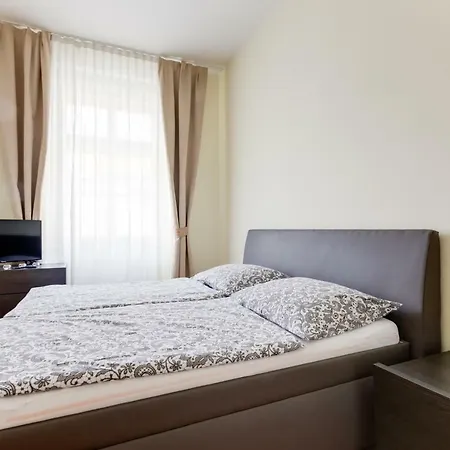 Apartment Halkova 5 *