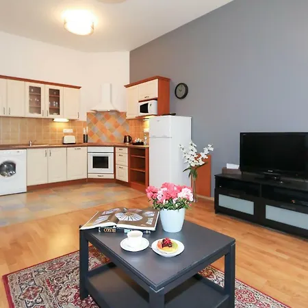Vinohrady Moravska Apartment *