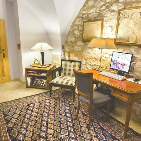 The Golden Wheel Hotel