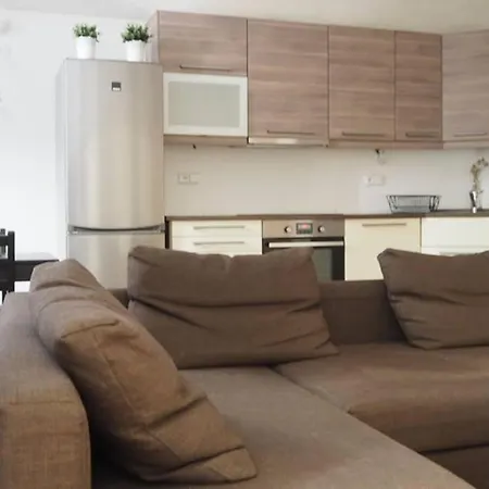Cozy With A Garden, In The Center! *