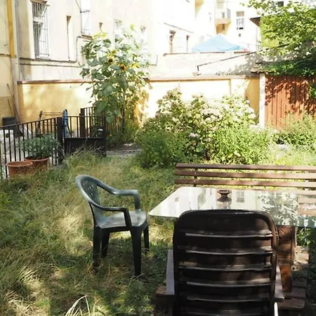 Cozy With A Garden, In The Center! Prague