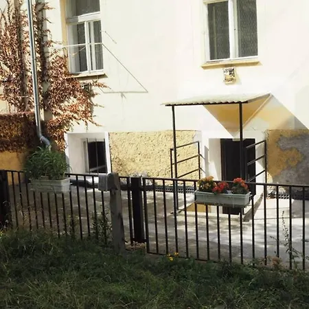 Cozy With A Garden, In The Center! Prague