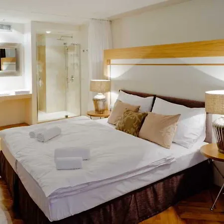 Jungmann 4* Praga