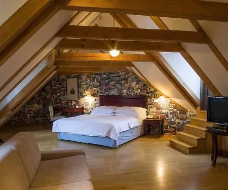 Orea Place Charles Bridge 4*