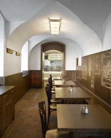 아파트호텔 Orea Place Charles Bridge 4*