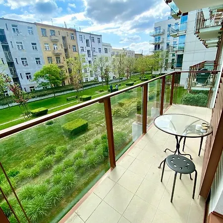 Korunni Dvur 130m2, 2 Free Parkings דירה פראג