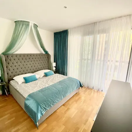 דירה Korunni Dvur 130m2, 2 Free Parkings *